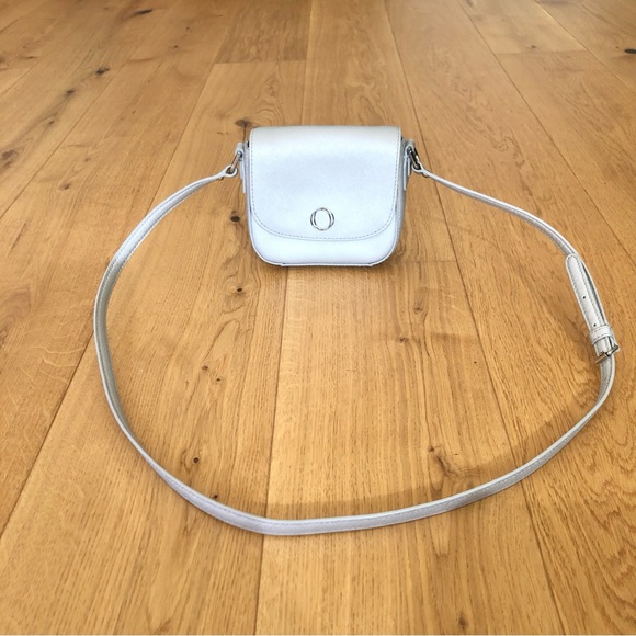 Oroton Metier mini crossbody bag in silver saffiano leather - Picture 2 of 9